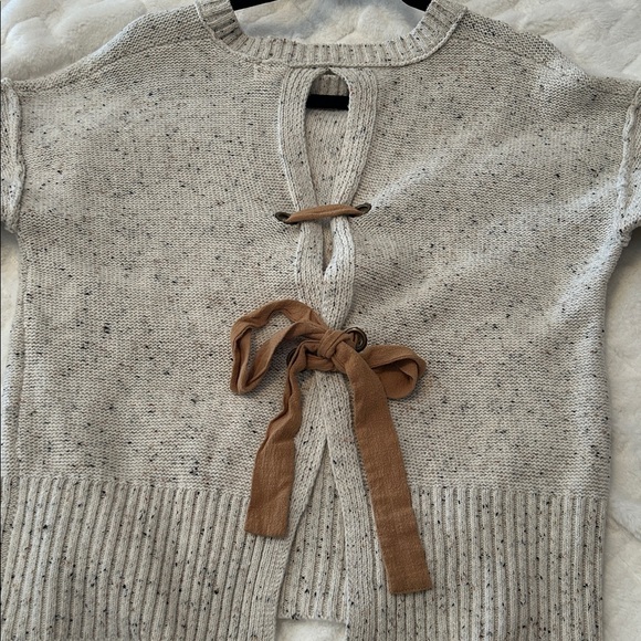 Hem & Thread Speckled Cream Sweater with Laced Back size L - Picture 6 of 8